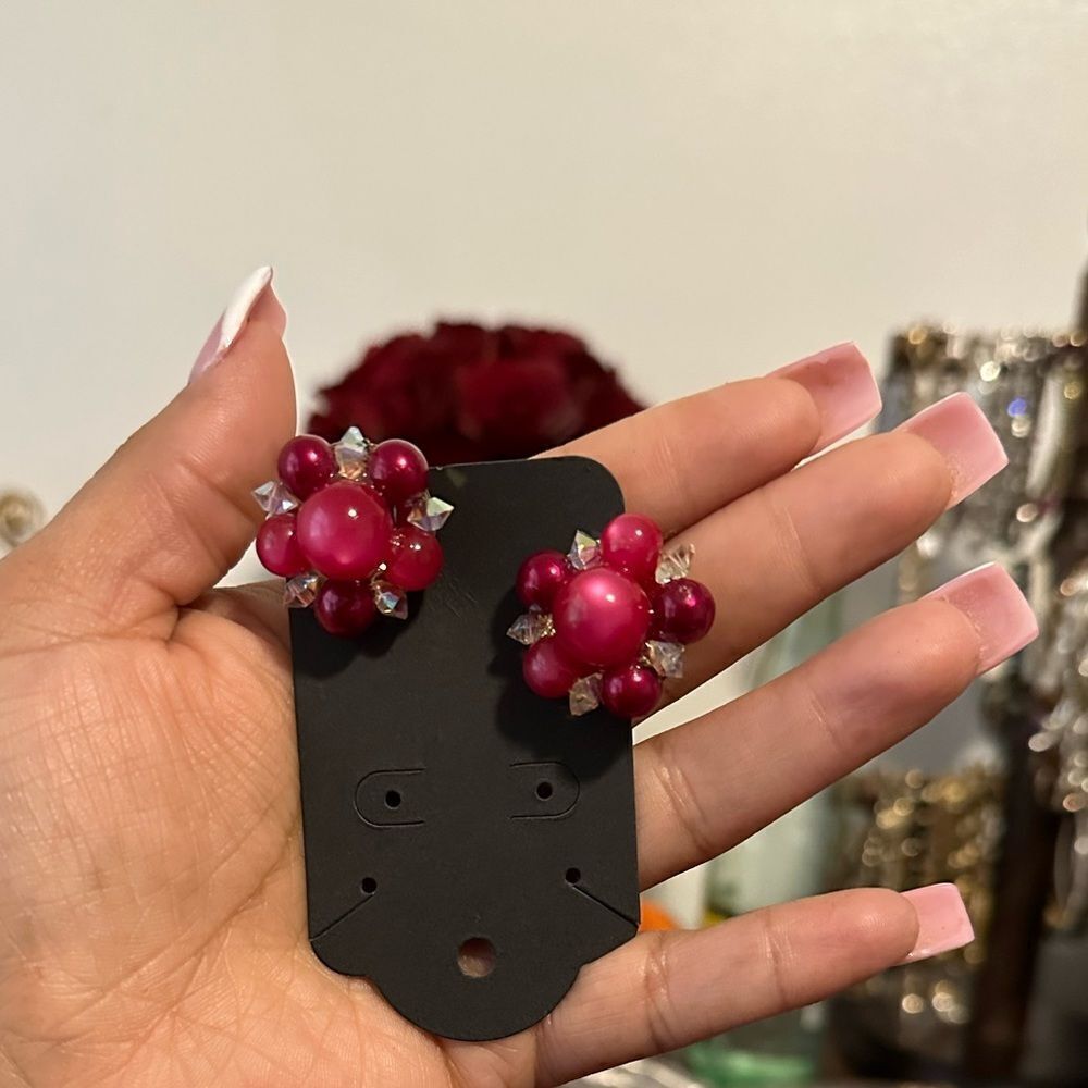 LISNER VINTAGE 60s Red Beaded clip earrings